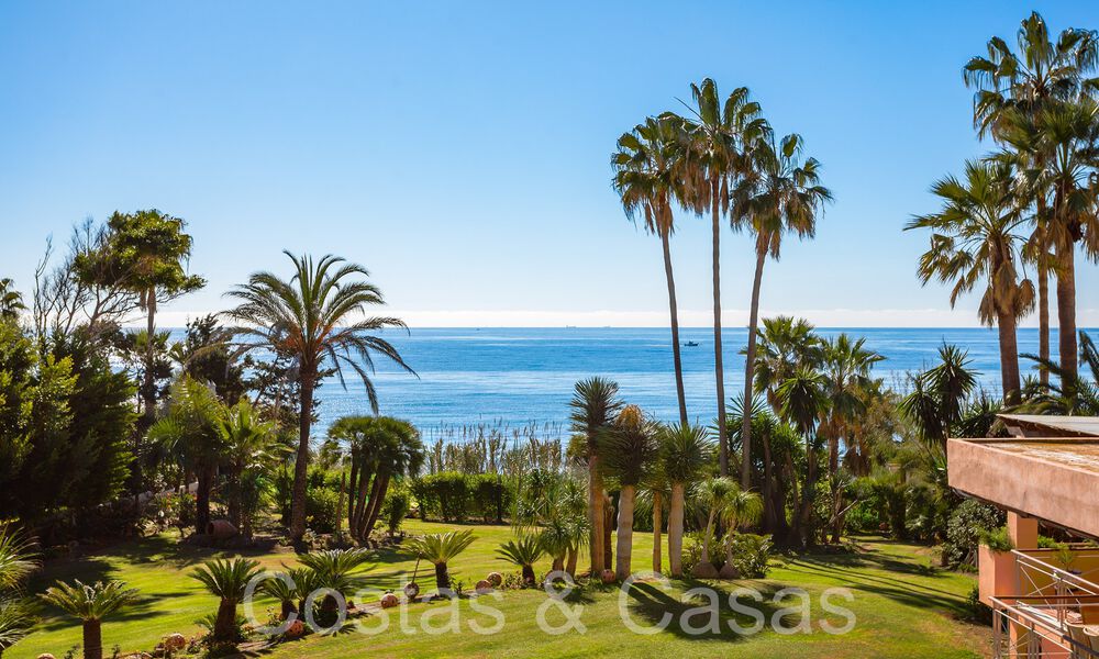 Andalusian villa for sale right on the beach, on the New Golden Mile between Marbella and Estepona 66258