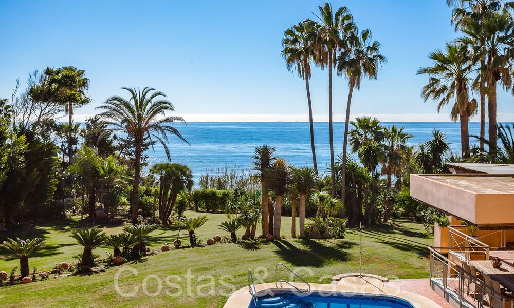 Andalusian villa for sale right on the beach, on the New Golden Mile between Marbella and Estepona 66260