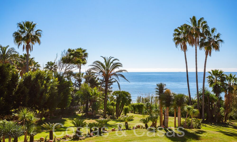 Andalusian villa for sale right on the beach, on the New Golden Mile between Marbella and Estepona 66261