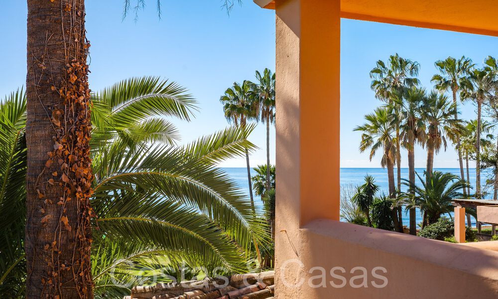 Andalusian villa for sale right on the beach, on the New Golden Mile between Marbella and Estepona 66264