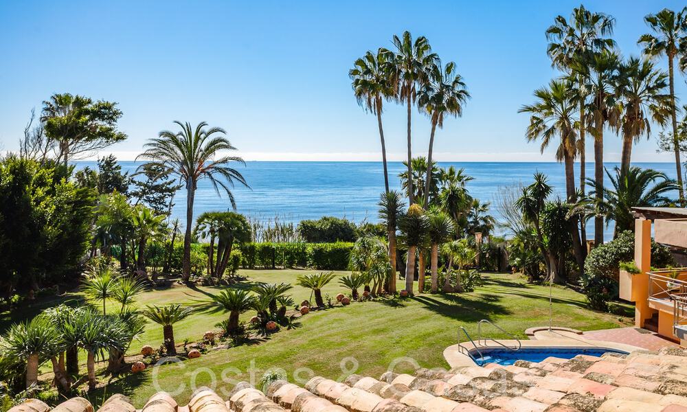 Andalusian villa for sale right on the beach, on the New Golden Mile between Marbella and Estepona 66265