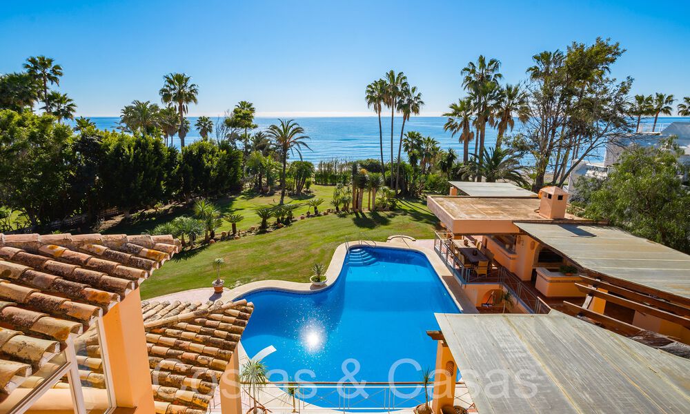 Andalusian villa for sale right on the beach, on the New Golden Mile between Marbella and Estepona 66273