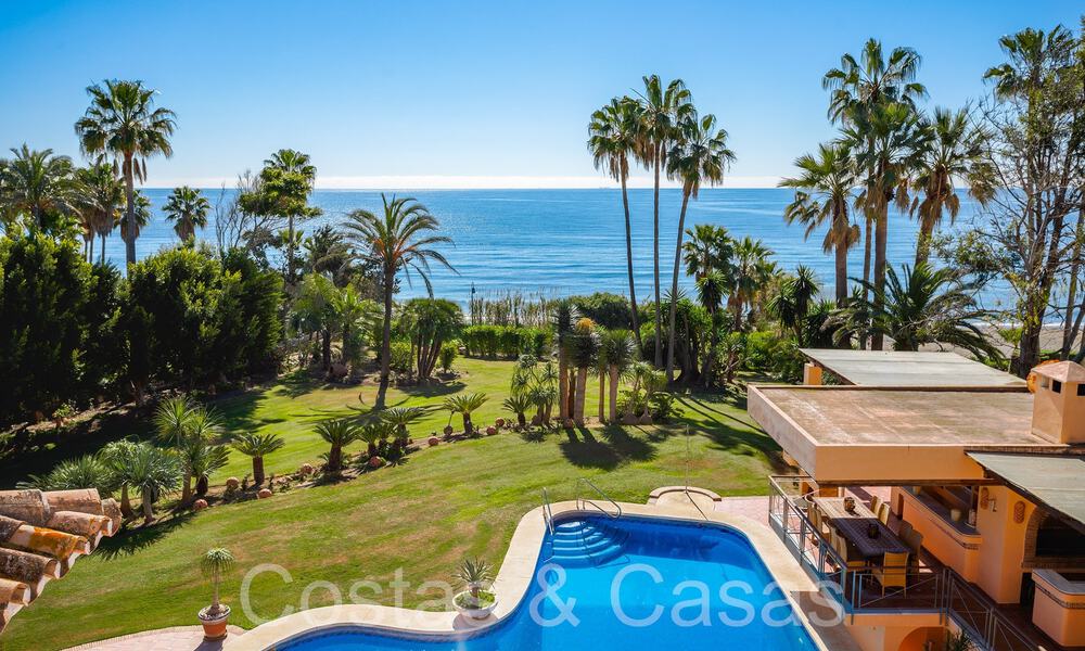Andalusian villa for sale right on the beach, on the New Golden Mile between Marbella and Estepona 66274