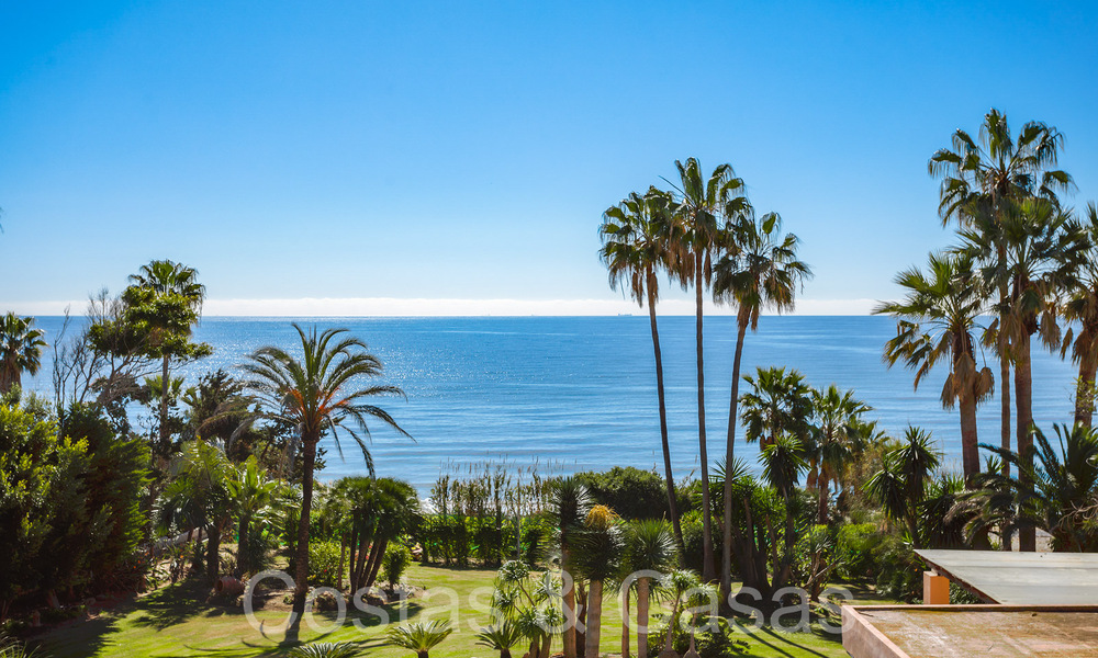 Andalusian villa for sale right on the beach, on the New Golden Mile between Marbella and Estepona 66275