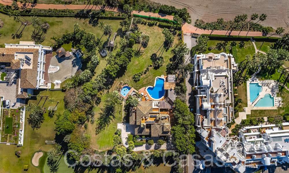 Andalusian villa for sale right on the beach, on the New Golden Mile between Marbella and Estepona 66283