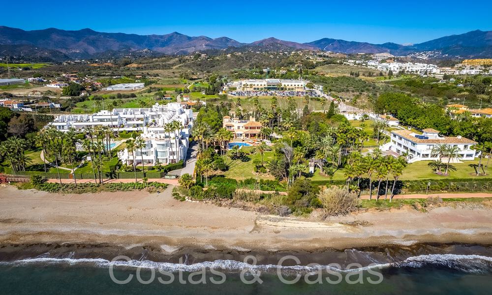 Andalusian villa for sale right on the beach, on the New Golden Mile between Marbella and Estepona 66296