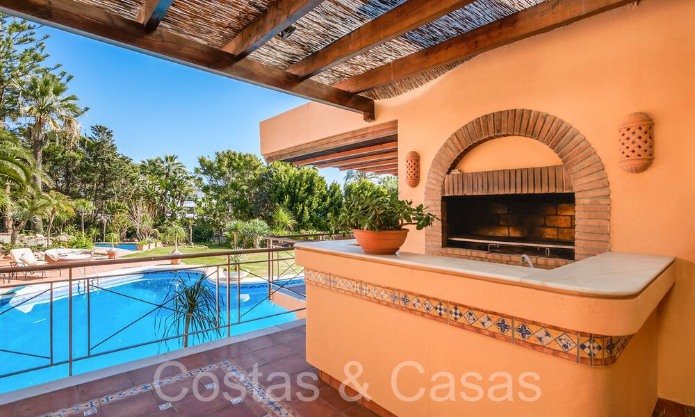Andalusian villa for sale right on the beach, on the New Golden Mile between Marbella and Estepona 66303