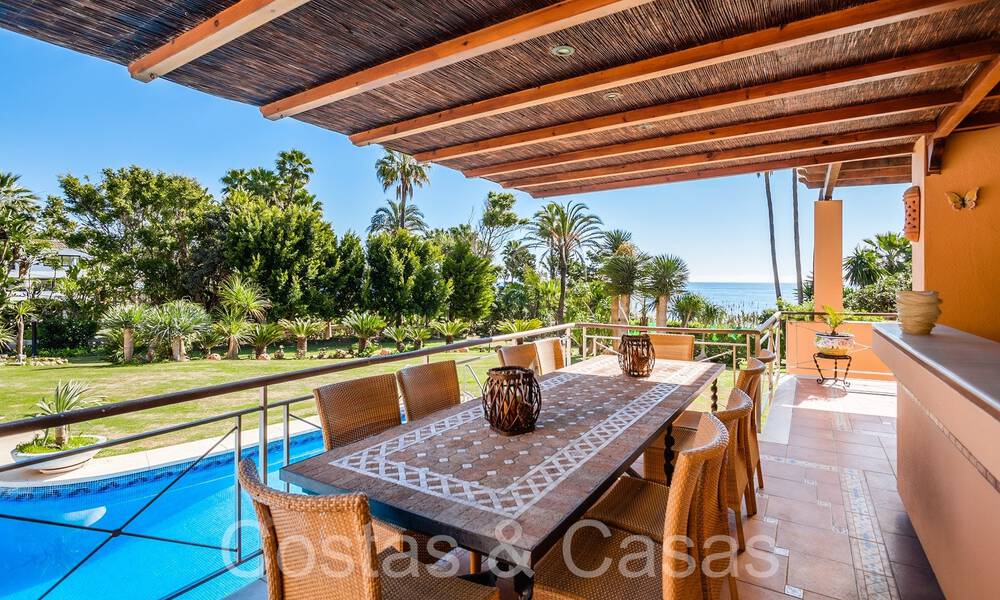 Andalusian villa for sale right on the beach, on the New Golden Mile between Marbella and Estepona 66304