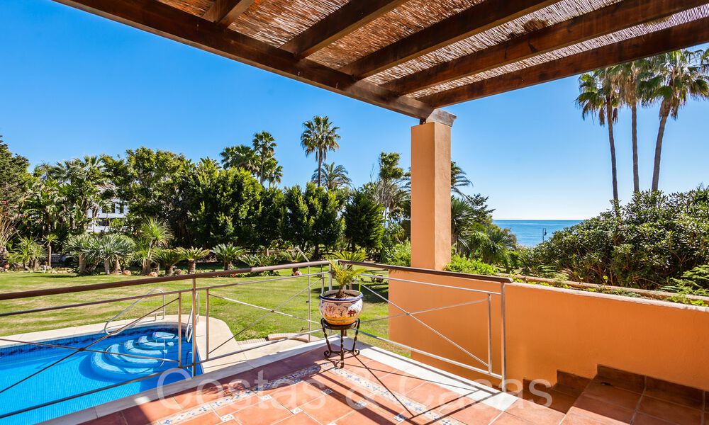 Andalusian villa for sale right on the beach, on the New Golden Mile between Marbella and Estepona 66305