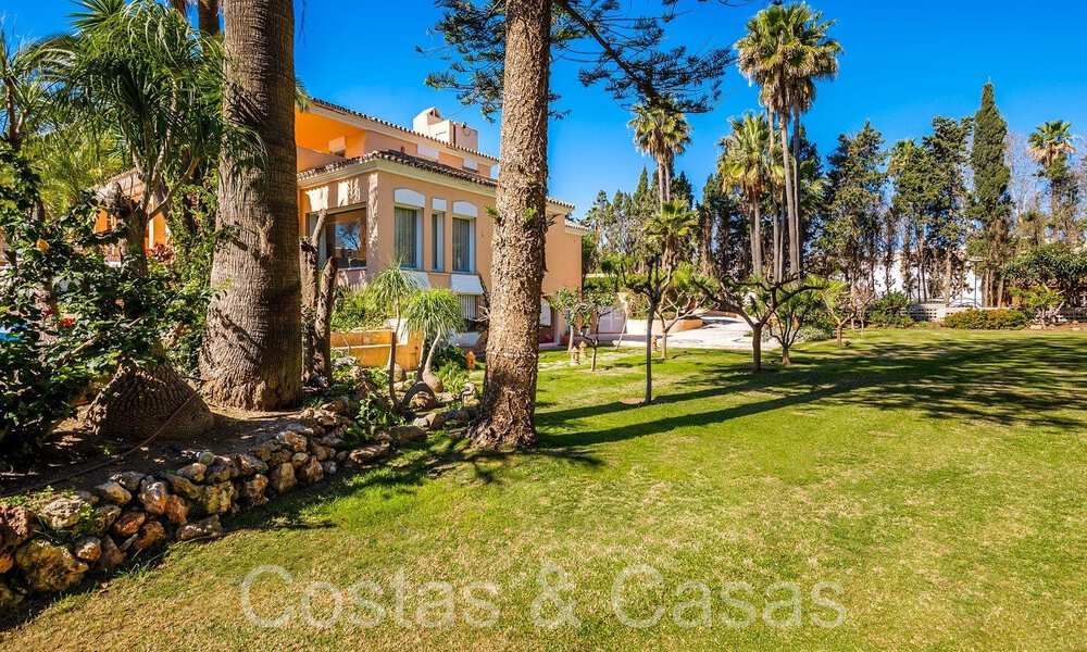 Andalusian villa for sale right on the beach, on the New Golden Mile between Marbella and Estepona 66318