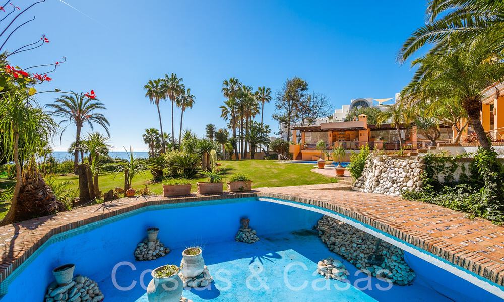 Andalusian villa for sale right on the beach, on the New Golden Mile between Marbella and Estepona 66319