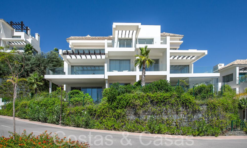 Ready to move in, brand new 3 bedroom penthouse for sale with sea views in a gated resort in Benahavis - Marbella 66205