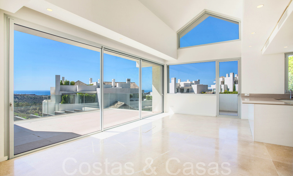 Ready to move in, brand new 3 bedroom penthouse for sale with sea views in a gated resort in Benahavis - Marbella 66210