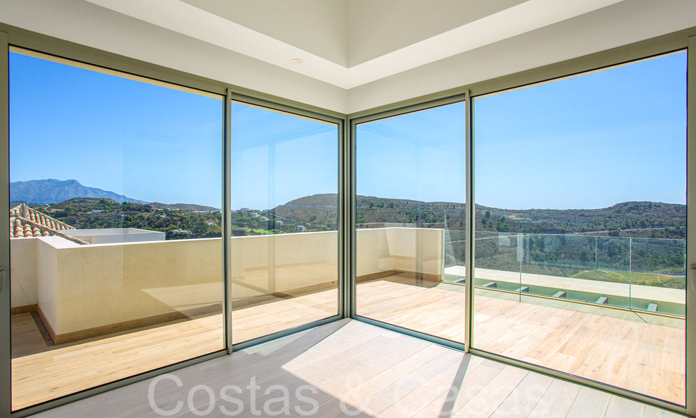 Ready to move in, brand new 3 bedroom penthouse for sale with sea views in a gated resort in Benahavis - Marbella 66225
