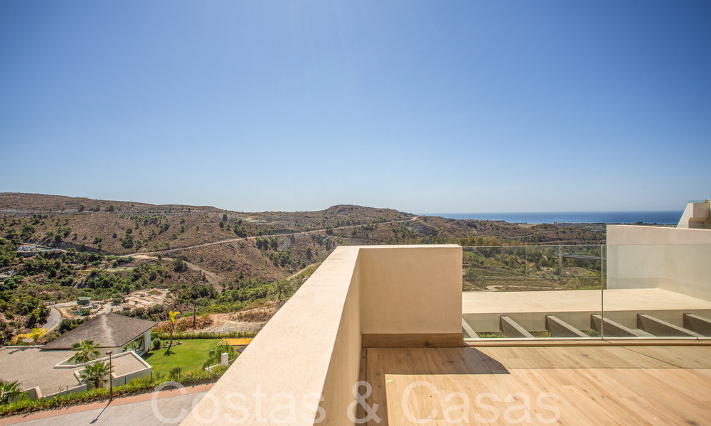 Ready to move in, brand new 3 bedroom penthouse for sale with sea views in a gated resort in Benahavis - Marbella 66226