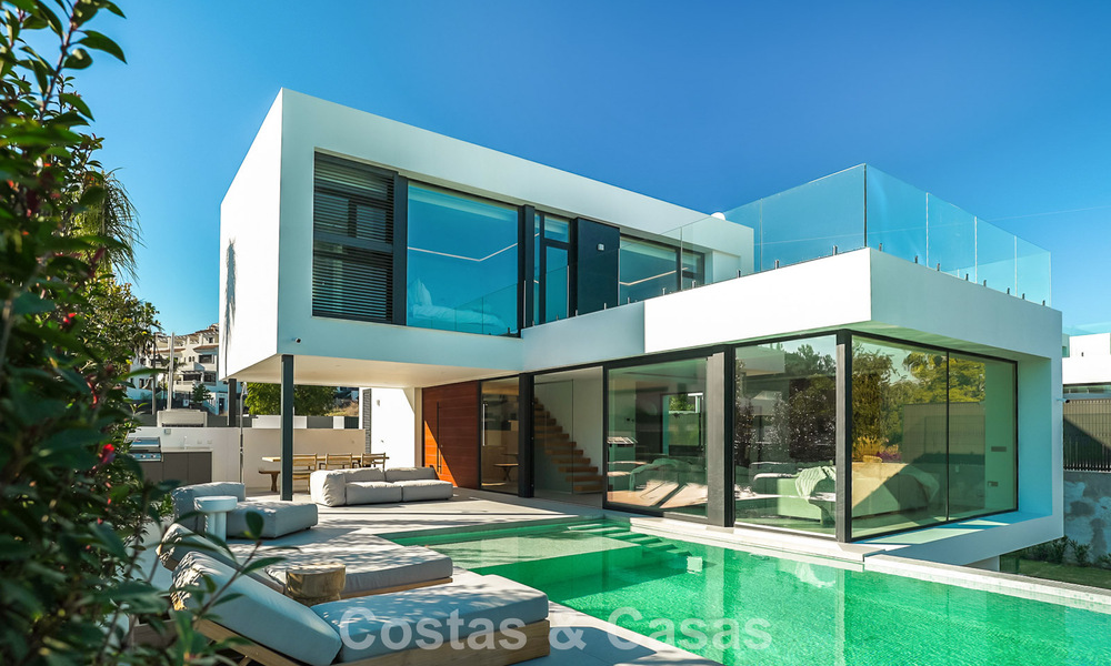 Ready to move in, modern luxury villa for sale adjacent to the golf course on the New Golden Mile, Marbella - Estepona 66407