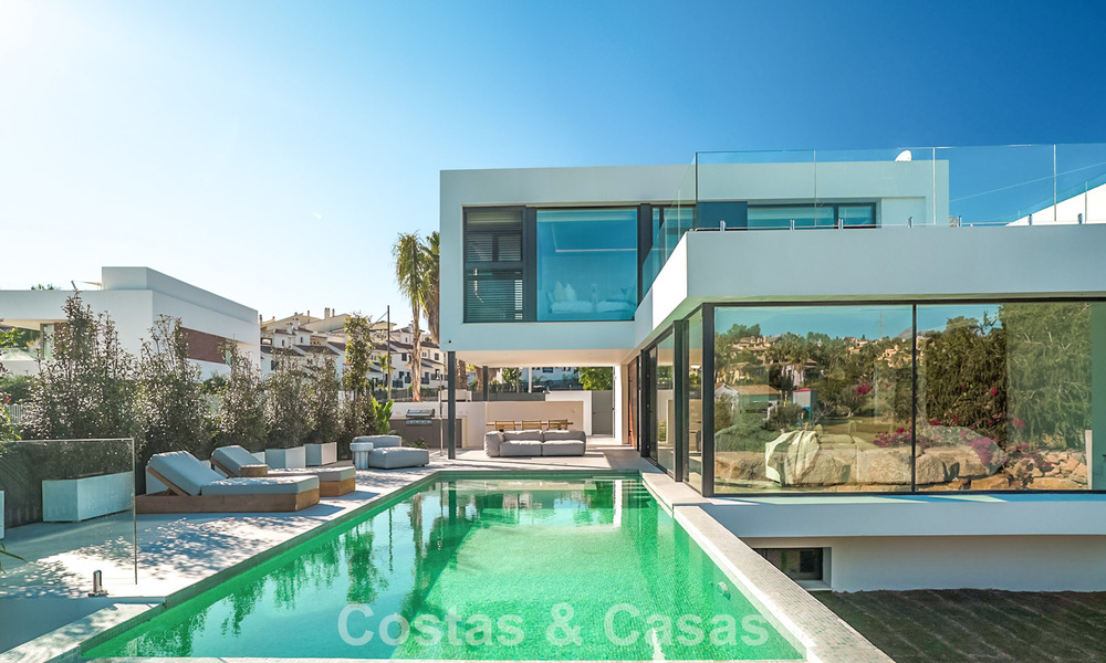 Ready to move in, modern luxury villa for sale adjacent to the golf course on the New Golden Mile, Marbella - Estepona 66408