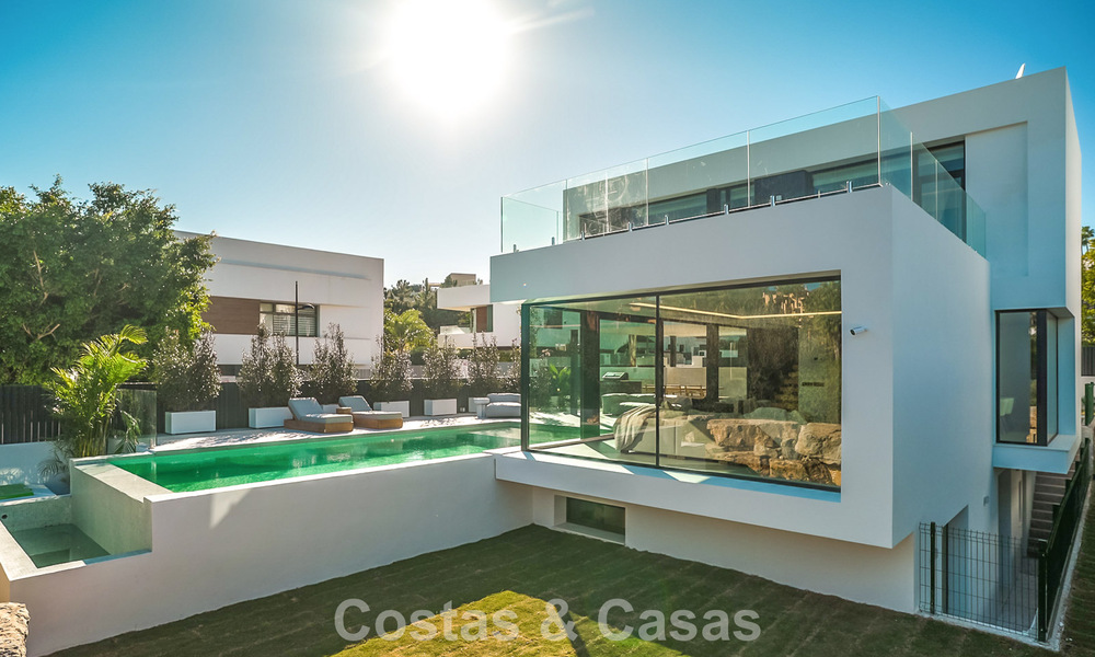 Ready to move in, modern luxury villa for sale adjacent to the golf course on the New Golden Mile, Marbella - Estepona 66409