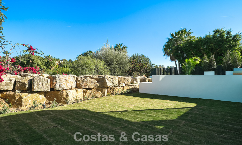 Ready to move in, modern luxury villa for sale adjacent to the golf course on the New Golden Mile, Marbella - Estepona 66410
