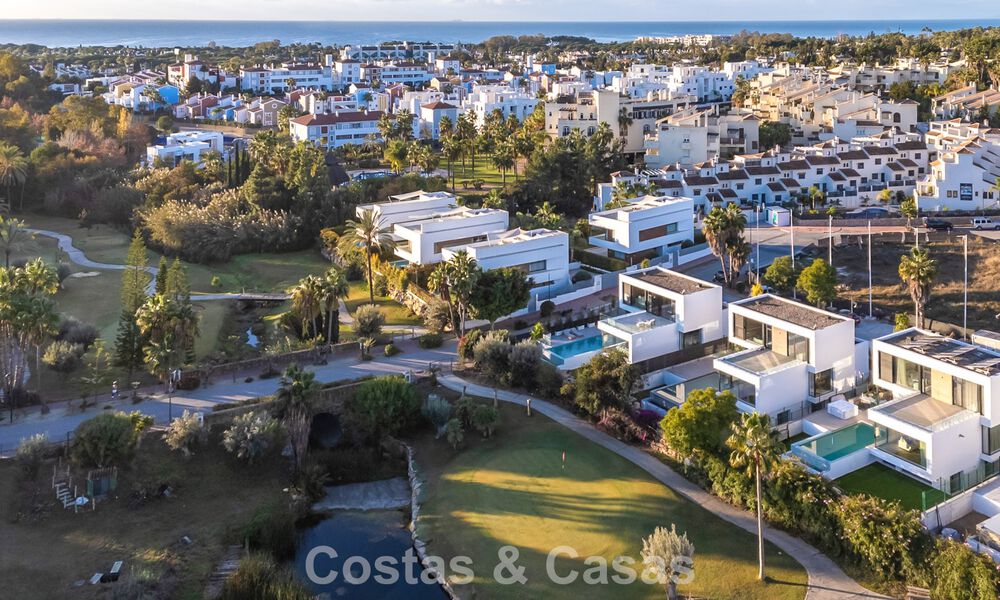Ready to move in, modern luxury villa for sale adjacent to the golf course on the New Golden Mile, Marbella - Estepona 66428