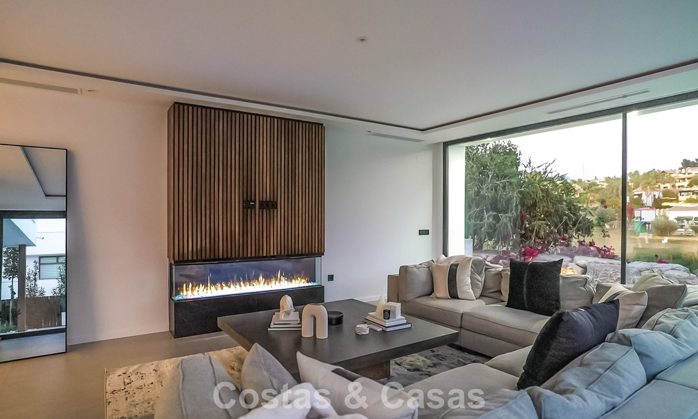 Ready to move in, modern luxury villa for sale adjacent to the golf course on the New Golden Mile, Marbella - Estepona 66429