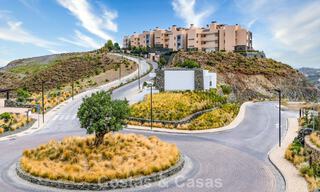 Ready to move in, luxury apartment for sale in a prestigious golf resort in the hills of Marbella - Benahavis 66459 