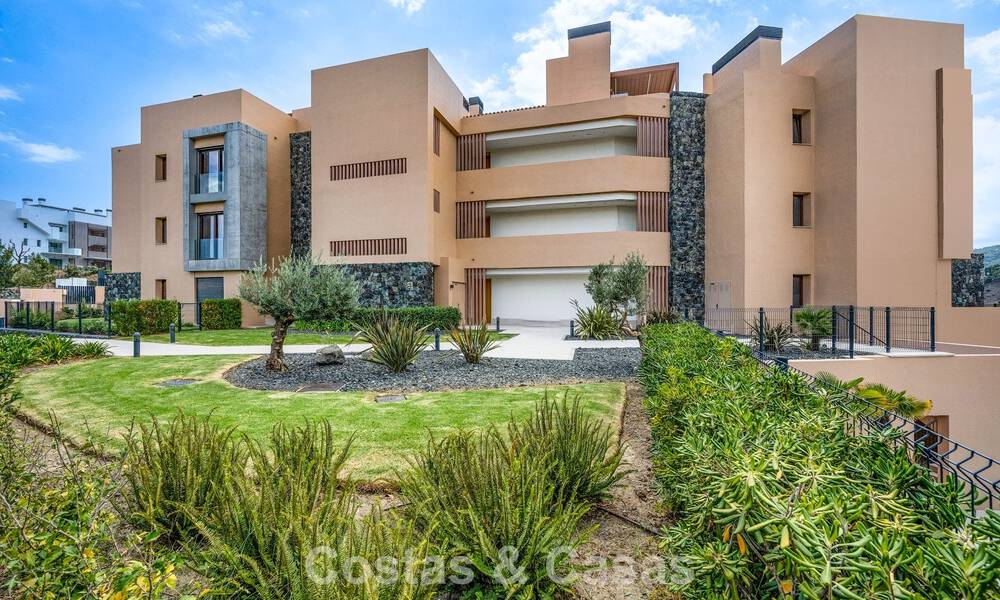 Ready to move in, luxury apartment for sale in a prestigious golf resort in the hills of Marbella - Benahavis 66460