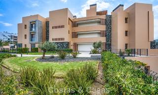 Ready to move in, luxury apartment for sale in a prestigious golf resort in the hills of Marbella - Benahavis 66460 