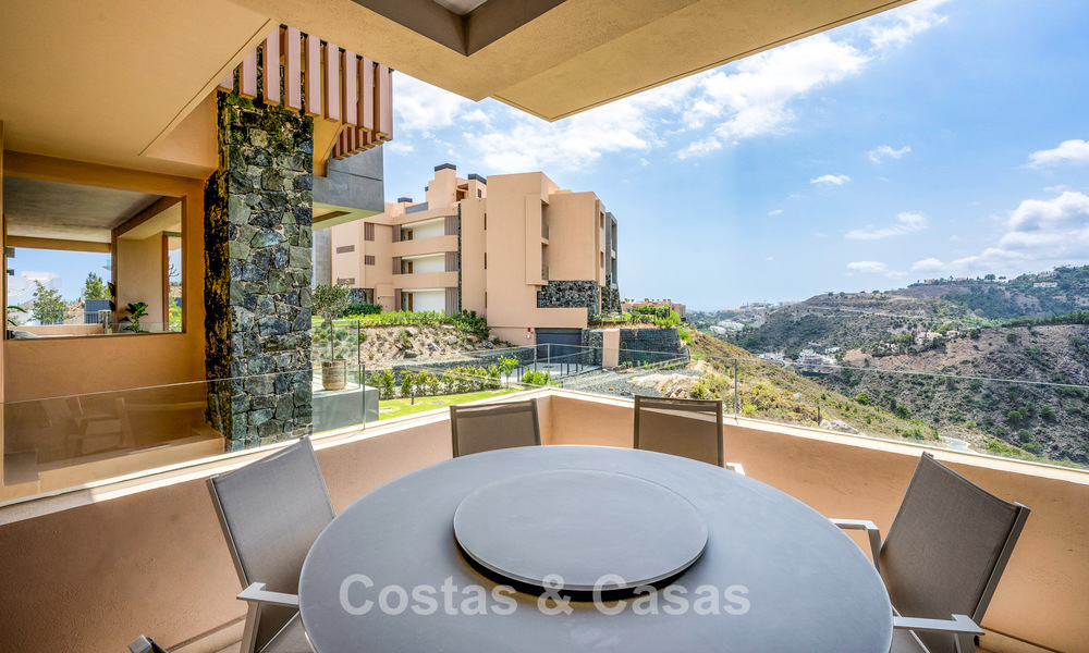 Ready to move in, luxury apartment for sale in a prestigious golf resort in the hills of Marbella - Benahavis 66486