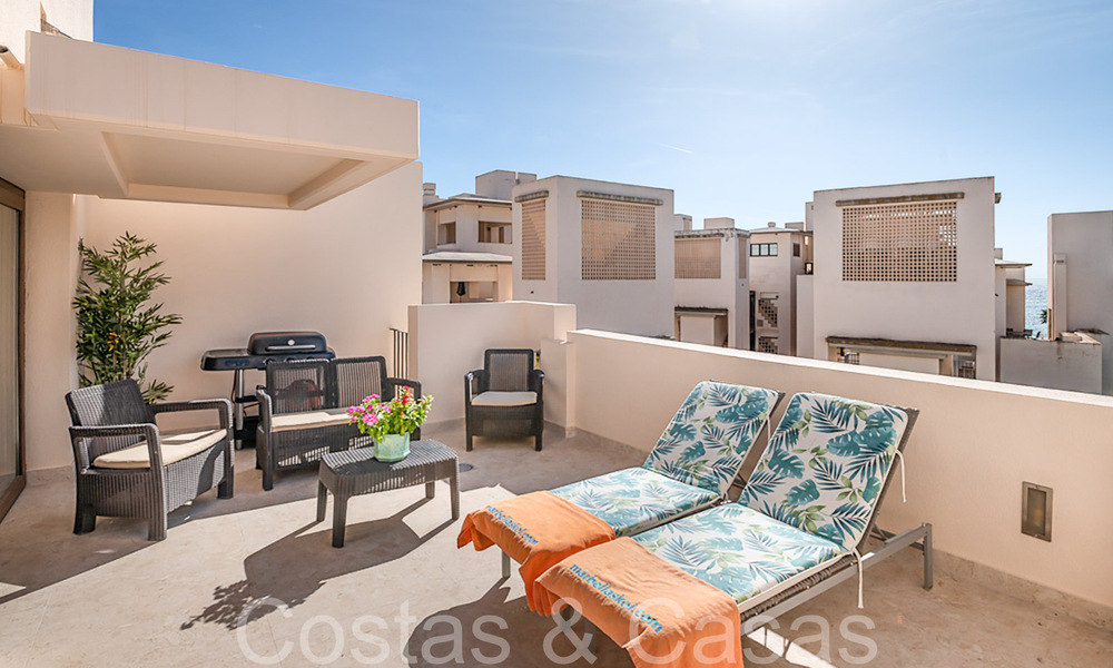 Contemporary duplex penthouse for sale in a first line beach complex with private pool between Marbella and Estepona 66592