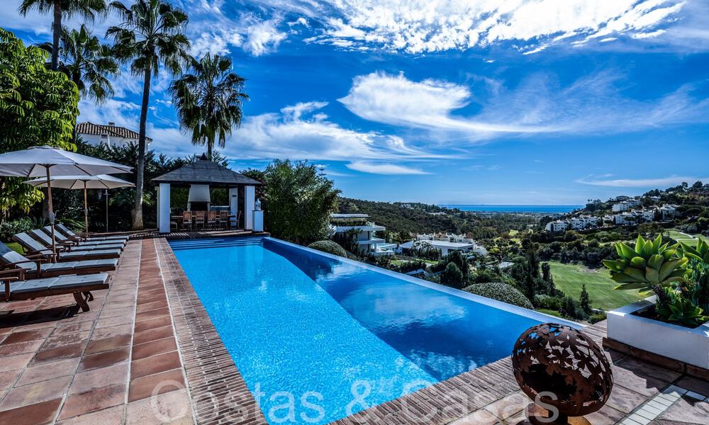 Mediterranean luxury villa for sale with golf and sea views in a gated urbanization in La Quinta, Marbella - Benahavis 66698
