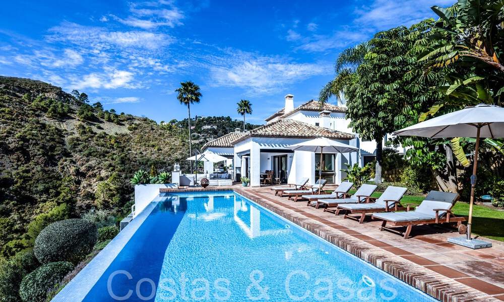Mediterranean luxury villa for sale with golf and sea views in a gated urbanization in La Quinta, Marbella - Benahavis 66699