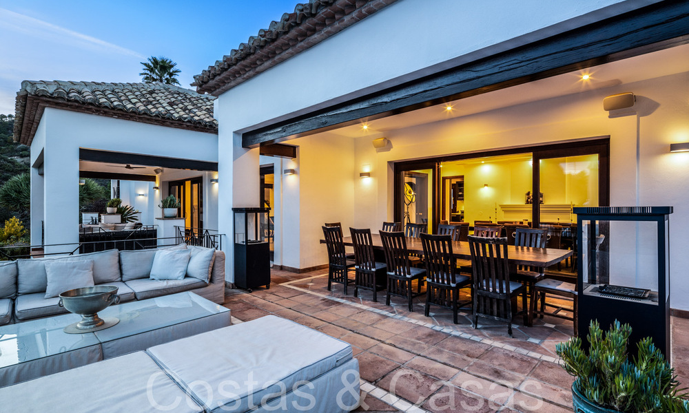 Mediterranean luxury villa for sale with golf and sea views in a gated urbanization in La Quinta, Marbella - Benahavis 66704