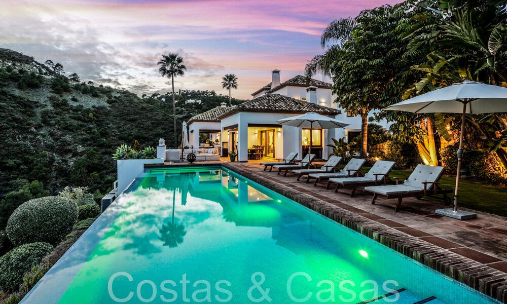 Mediterranean luxury villa for sale with golf and sea views in a gated urbanization in La Quinta, Marbella - Benahavis 66706