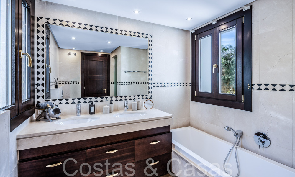 Mediterranean luxury villa for sale with golf and sea views in a gated urbanization in La Quinta, Marbella - Benahavis 66715
