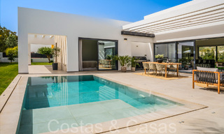 Stylish, modern single-storey luxury villa for sale in a golf area near Estepona centre 66748 