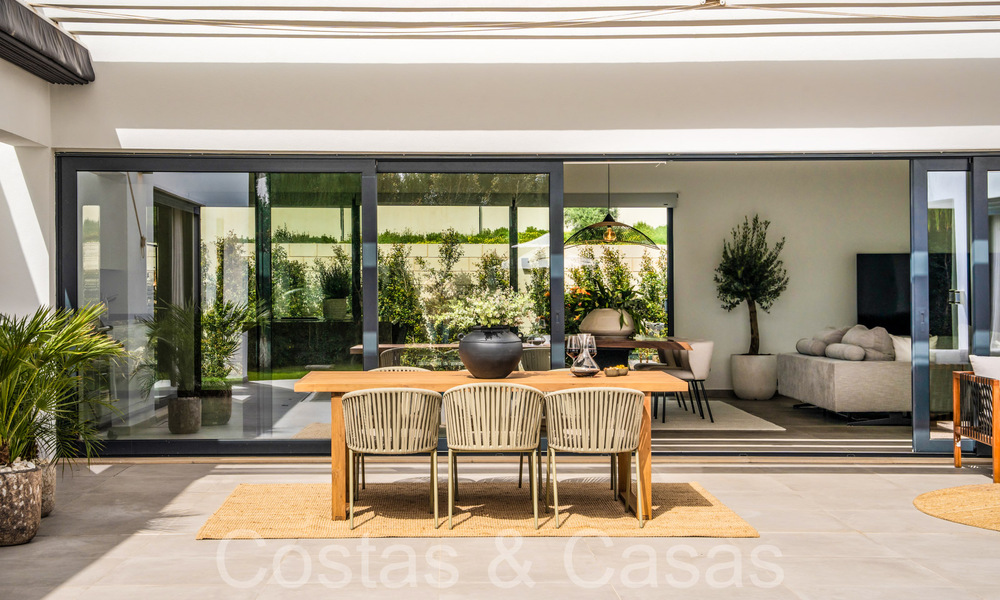 Stylish, modern single-storey luxury villa for sale in a golf area near Estepona centre 66749