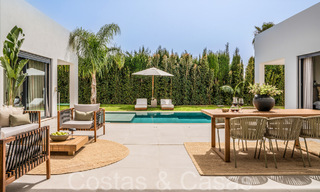Stylish, modern single-storey luxury villa for sale in a golf area near Estepona centre 66750 