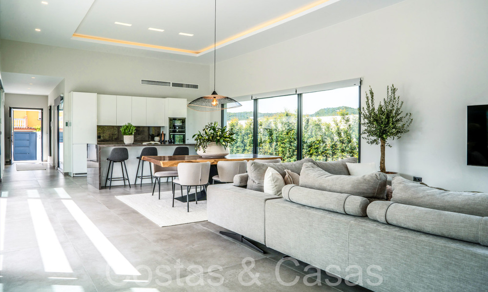 Stylish, modern single-storey luxury villa for sale in a golf area near Estepona centre 66761