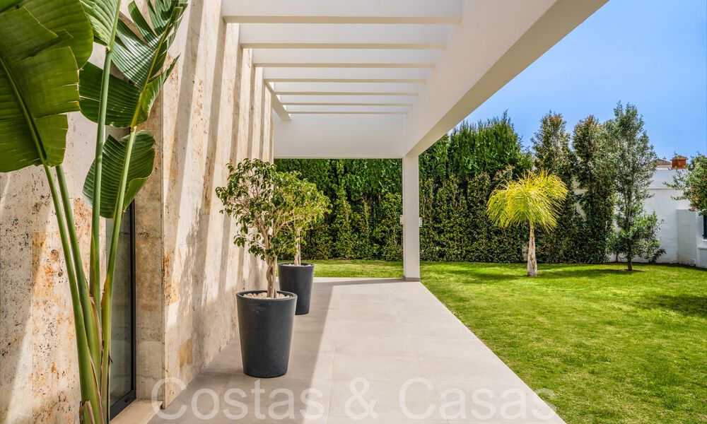 Stylish, modern single-storey luxury villa for sale in a golf area near Estepona centre 66781