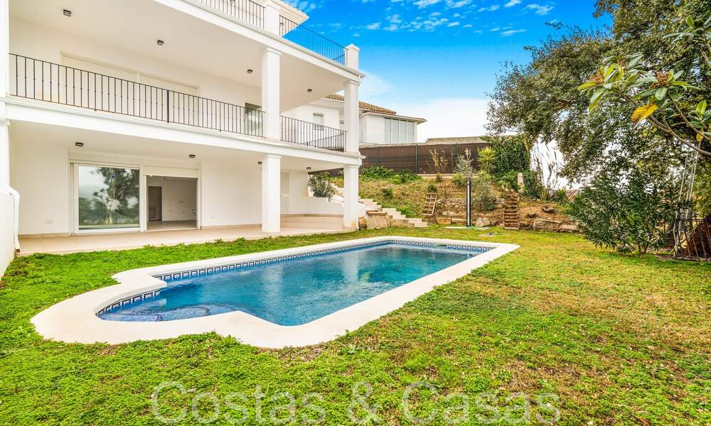 Fantastic semi-detached villa with 360° views for sale in a gated urbanization in East Marbella 66782