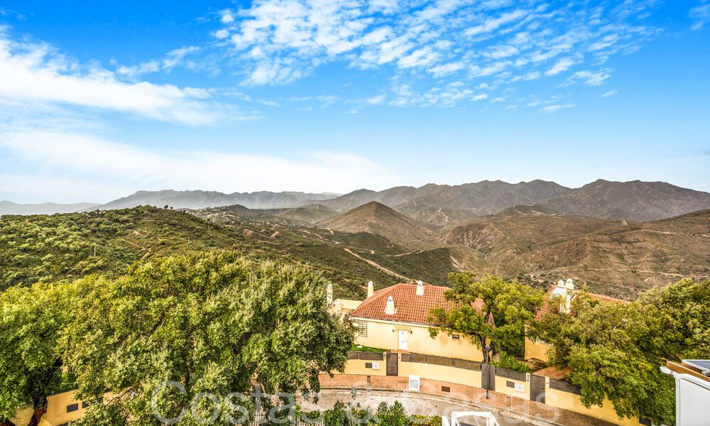 Fantastic semi-detached villa with 360° views for sale in a gated urbanization in East Marbella 66805