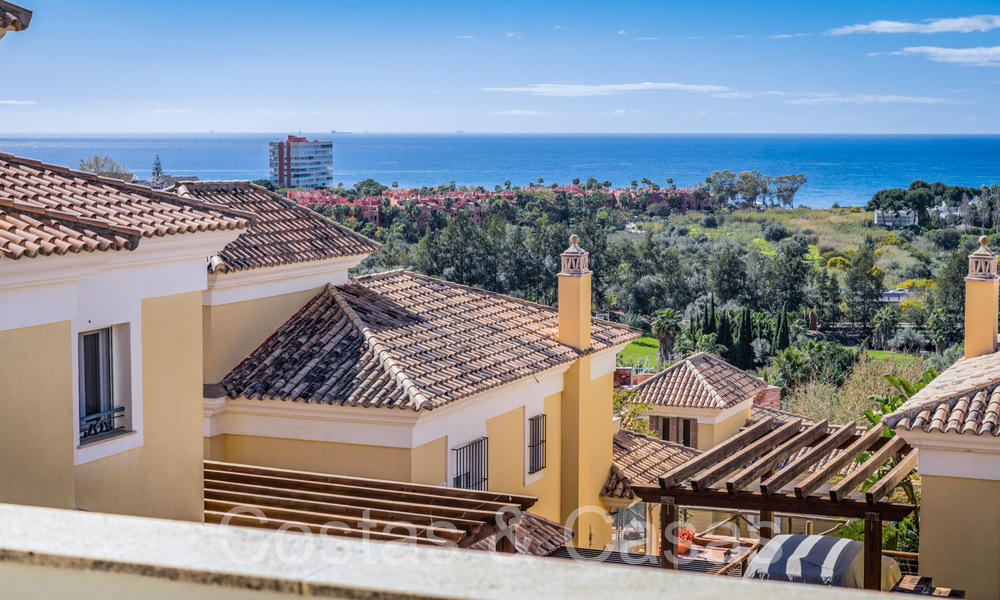 Spanish, semi-detached luxury villa with sea views for sale in the gated golf community of Santa Clara in East Marbella 67054