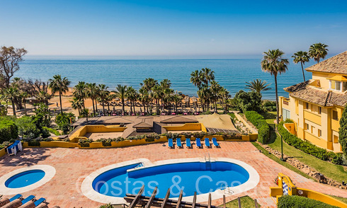 Elegantly renovated luxury penthouse for sale by the sea with beautiful sea views east of Marbella centre 67120