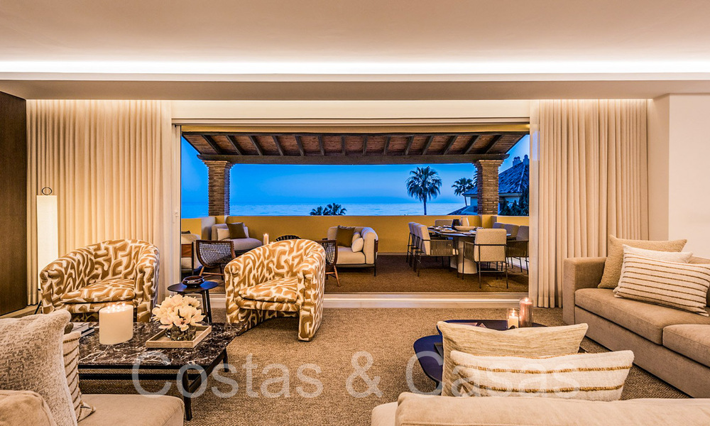 Elegantly renovated luxury penthouse for sale by the sea with beautiful sea views east of Marbella centre 67128