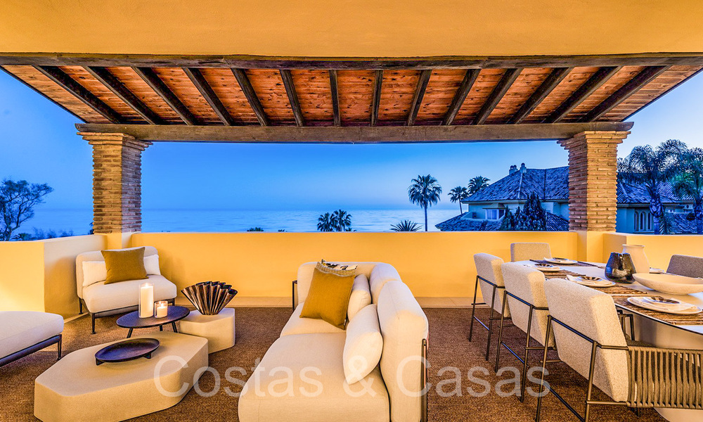 Elegantly renovated luxury penthouse for sale by the sea with beautiful sea views east of Marbella centre 67133