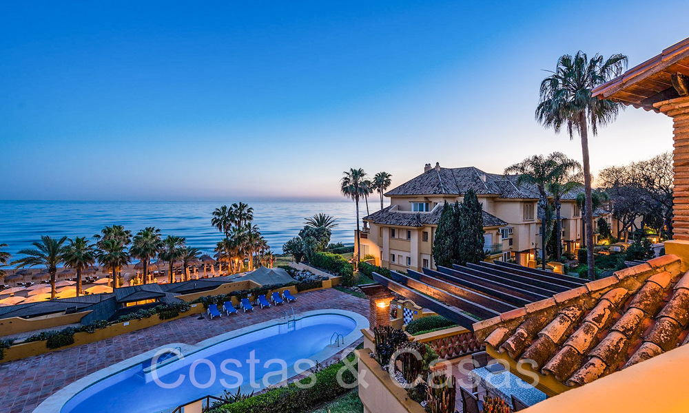 Elegantly renovated luxury penthouse for sale by the sea with beautiful sea views east of Marbella centre 67134