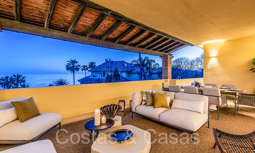 Elegantly renovated luxury penthouse for sale by the sea with beautiful sea views east of Marbella centre 67135