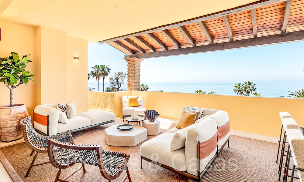 Elegantly renovated luxury penthouse for sale by the sea with beautiful sea views east of Marbella centre 67157