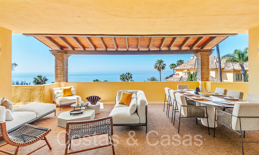 Elegantly renovated luxury penthouse for sale by the sea with beautiful sea views east of Marbella centre 67158